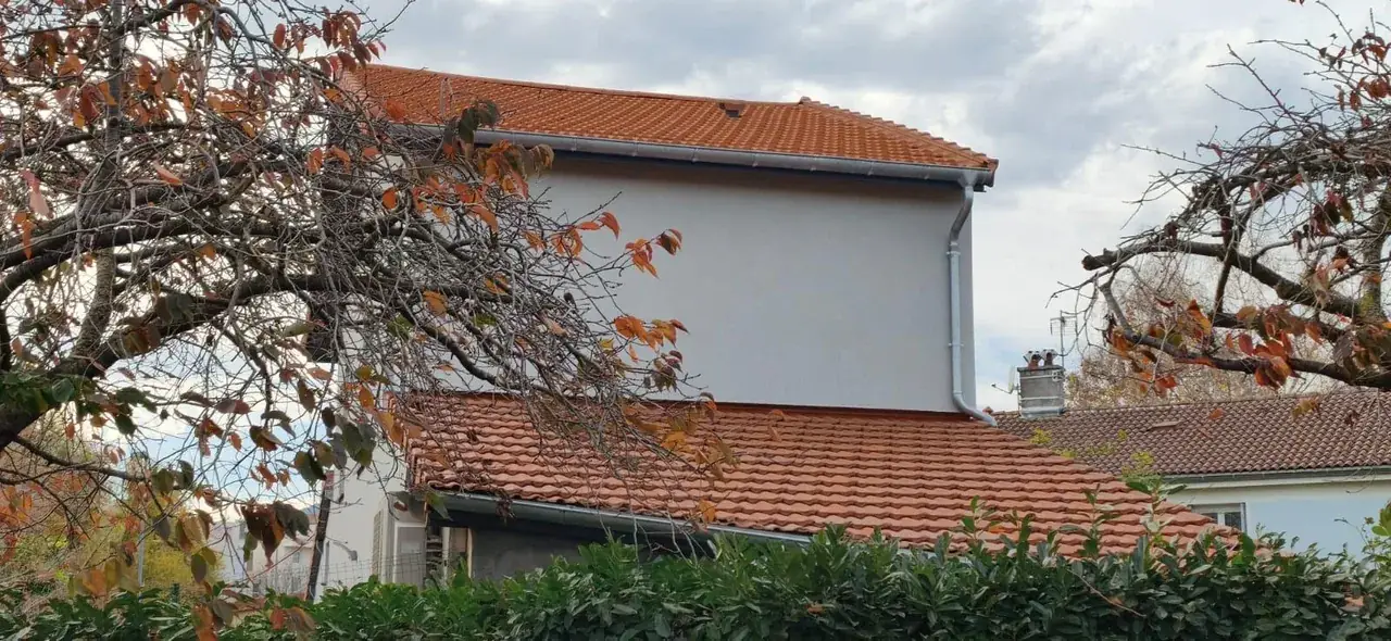 Réparation de toiture en cours par Toit des Dômes (6) — vue d'ensemble