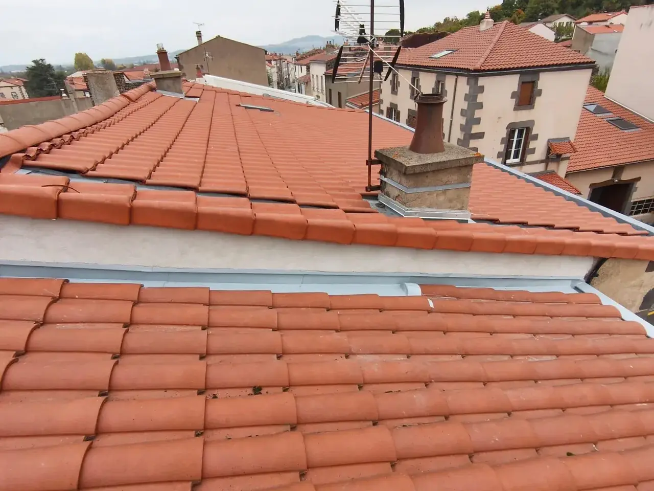 Toiture rénovée par Toit des Dômes à Clermont-Ferrand (9) — vue d'ensemble