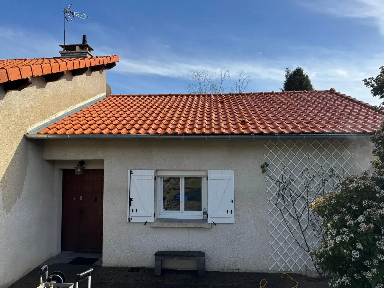 Toiture rénovée par Toit des Dômes à Clermont-Ferrand (12) — vue d'ensemble