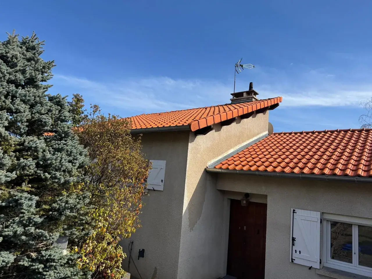 Toiture rénovée par Toit des Dômes à Clermont-Ferrand (13) — vue d'ensemble