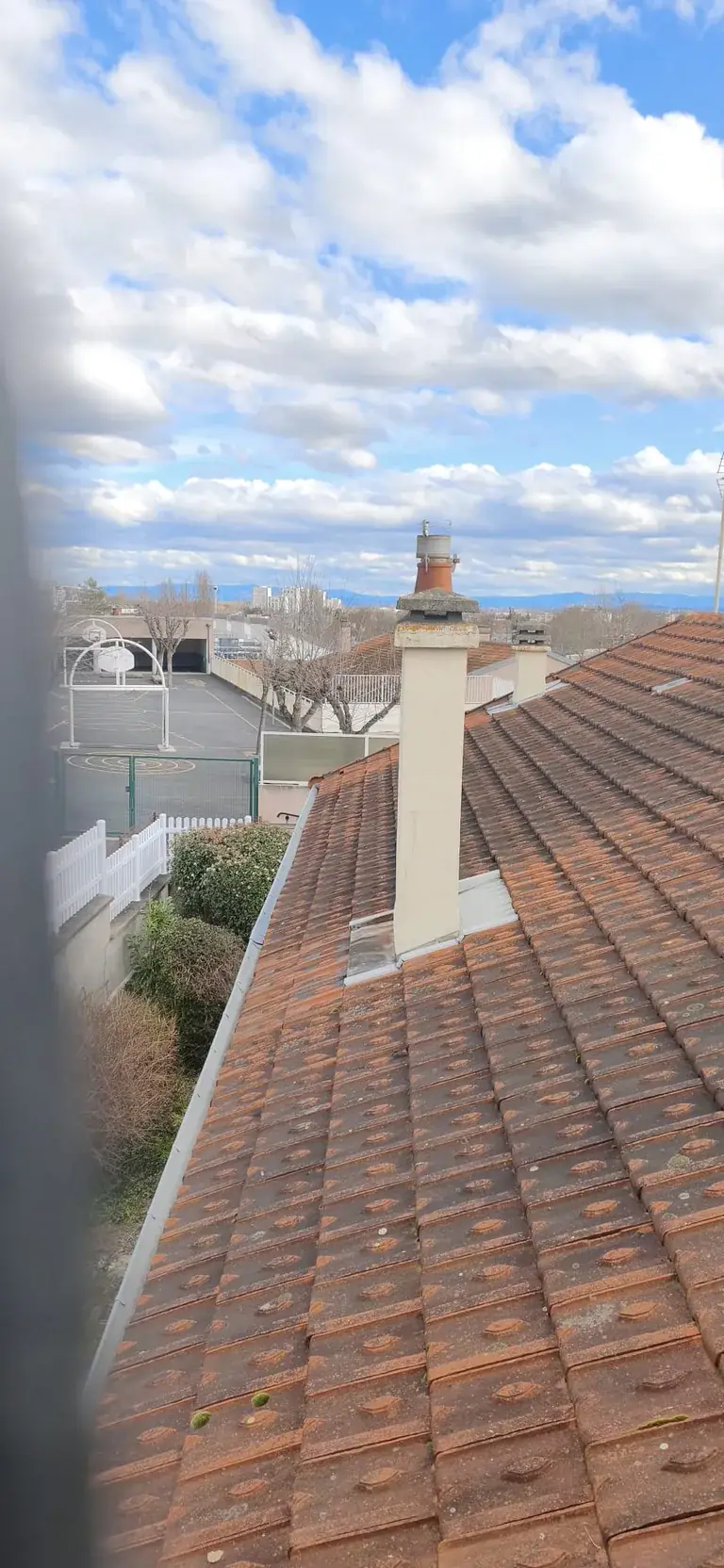 Toiture rénovée par Toit des Dômes à Clermont-Ferrand (21) — vue rapprochée