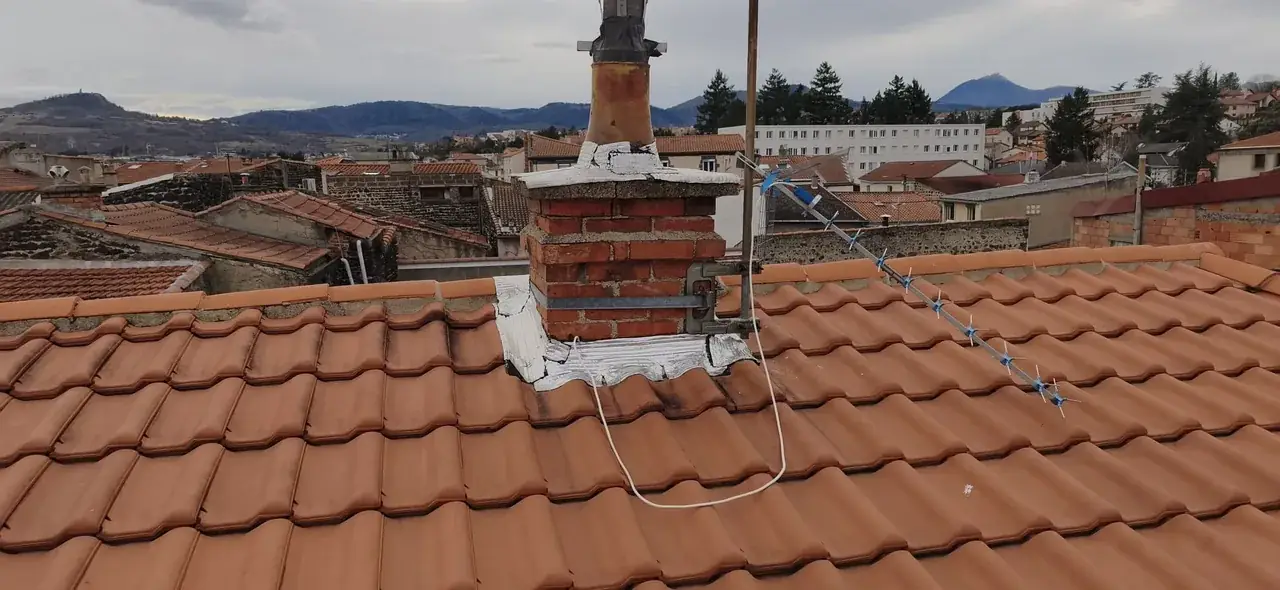 Toiture rénovée par Toit des Dômes à Clermont-Ferrand (25) — vue d'ensemble
