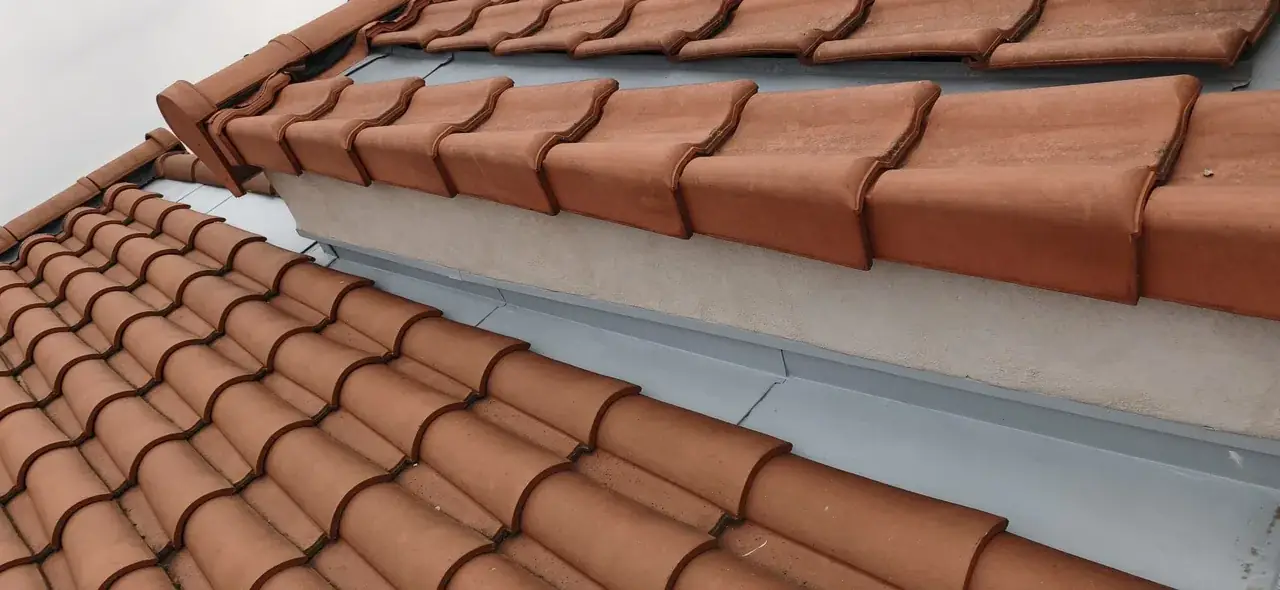 Toiture rénovée par Toit des Dômes à Clermont-Ferrand (43) — vue d'ensemble