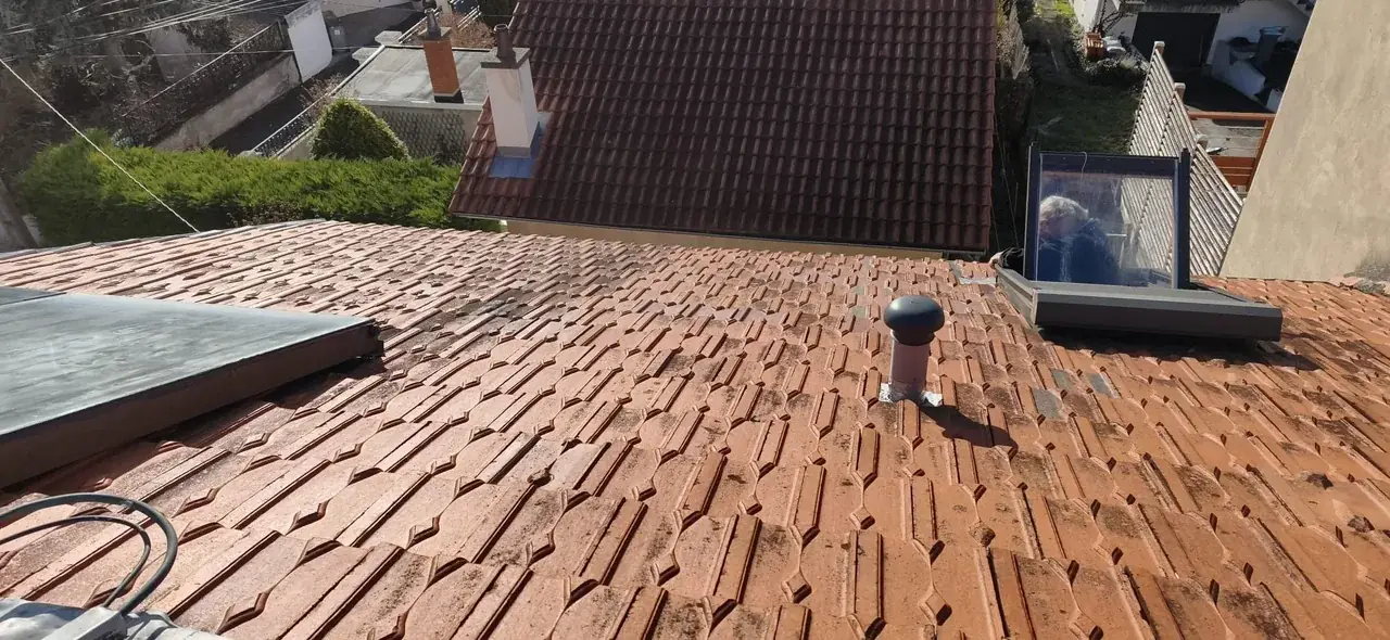 Toiture rénovée par Toit des Dômes à Clermont-Ferrand (50) — vue d'ensemble