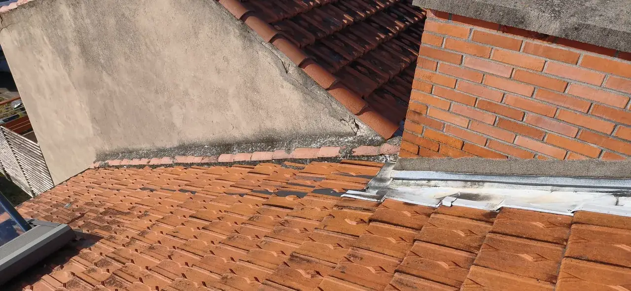 Toiture rénovée par Toit des Dômes à Clermont-Ferrand (54) — vue d'ensemble