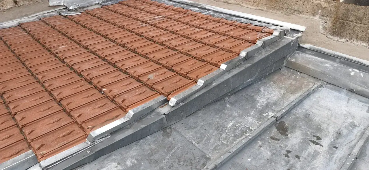 Toiture rénovée par Toit des Dômes à Clermont-Ferrand (60) — vue d'ensemble