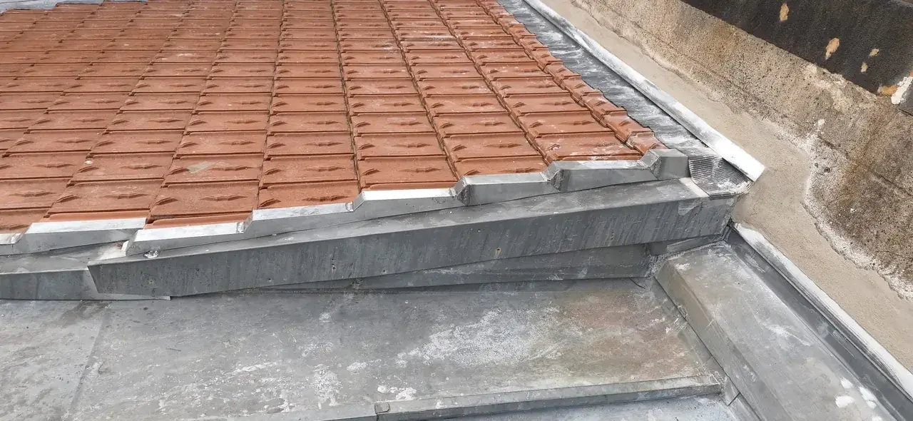 Toiture rénovée par Toit des Dômes à Clermont-Ferrand (58) — vue d'ensemble