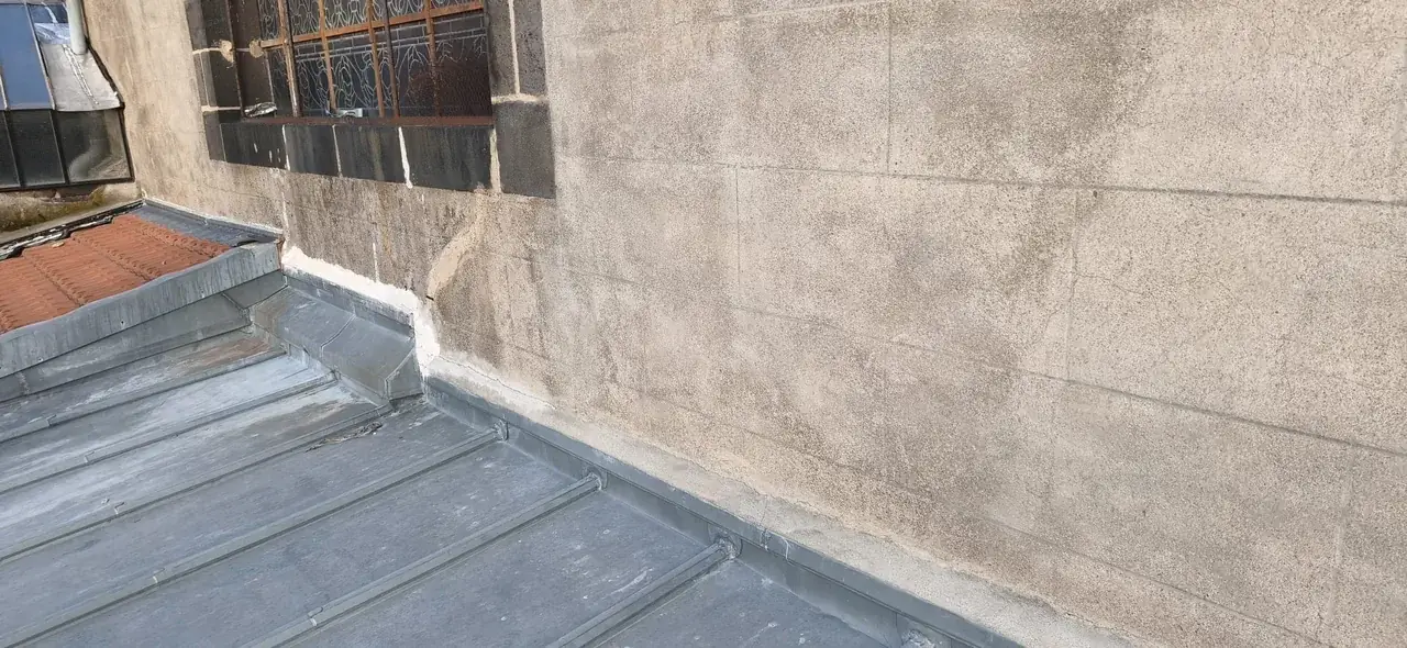 Toiture rénovée par Toit des Dômes à Clermont-Ferrand (63) — vue d'ensemble