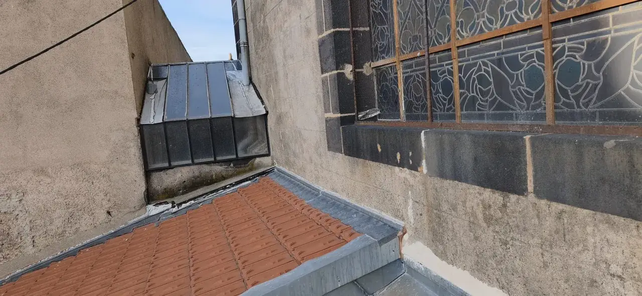 Toiture rénovée par Toit des Dômes à Clermont-Ferrand (65) — vue d'ensemble