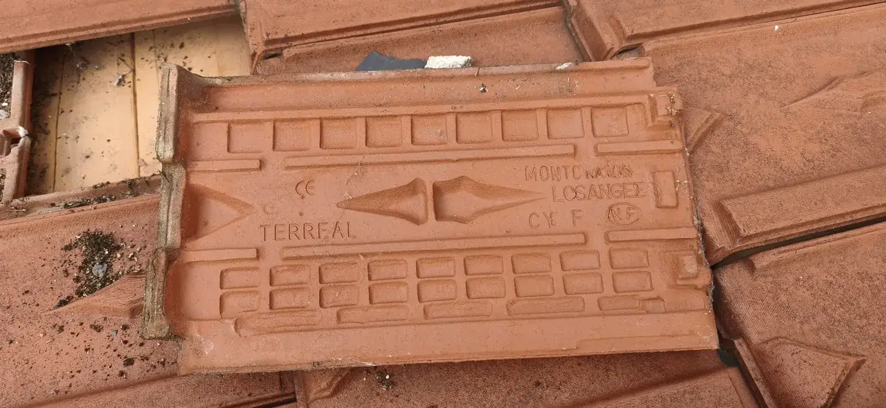 Réparation de toiture en cours par Toit des Dômes (10) — vue d'ensemble