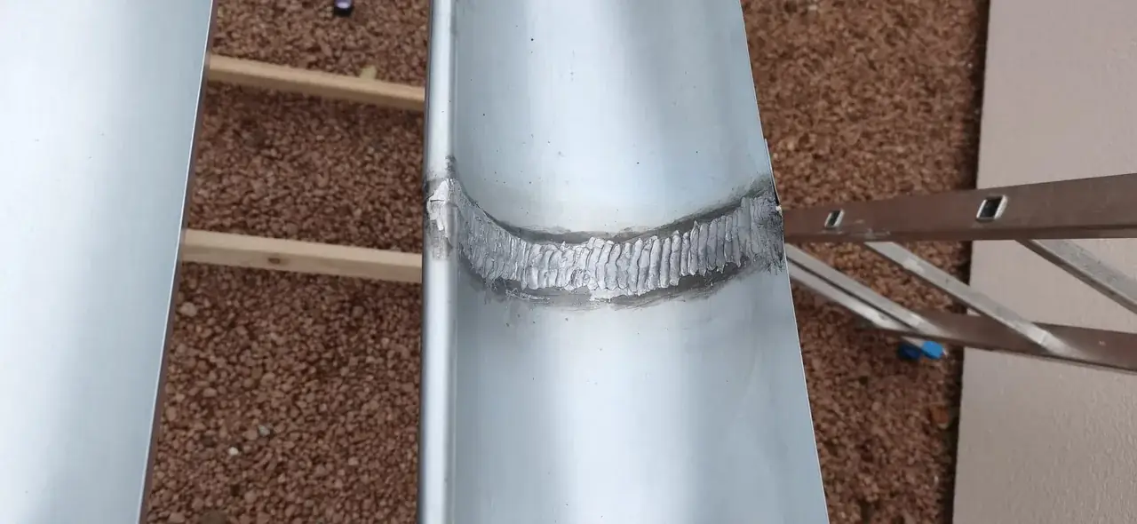 Réparation de toiture en cours par Toit des Dômes (27) — vue d'ensemble