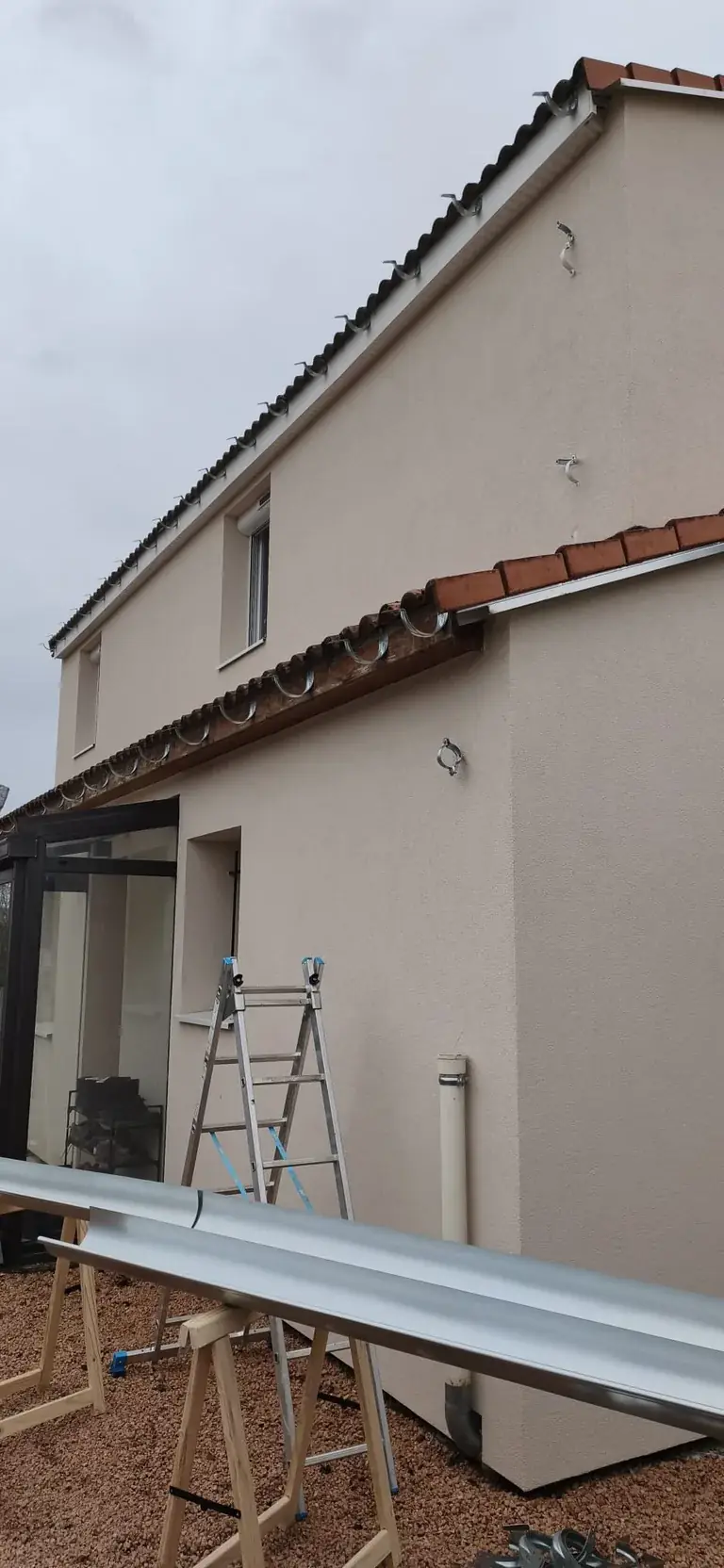 Réparation de toiture en cours par Toit des Dômes (31) — vue rapprochée