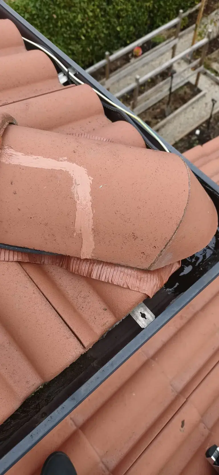 Réparation de toiture en cours par Toit des Dômes (36) — vue rapprochée