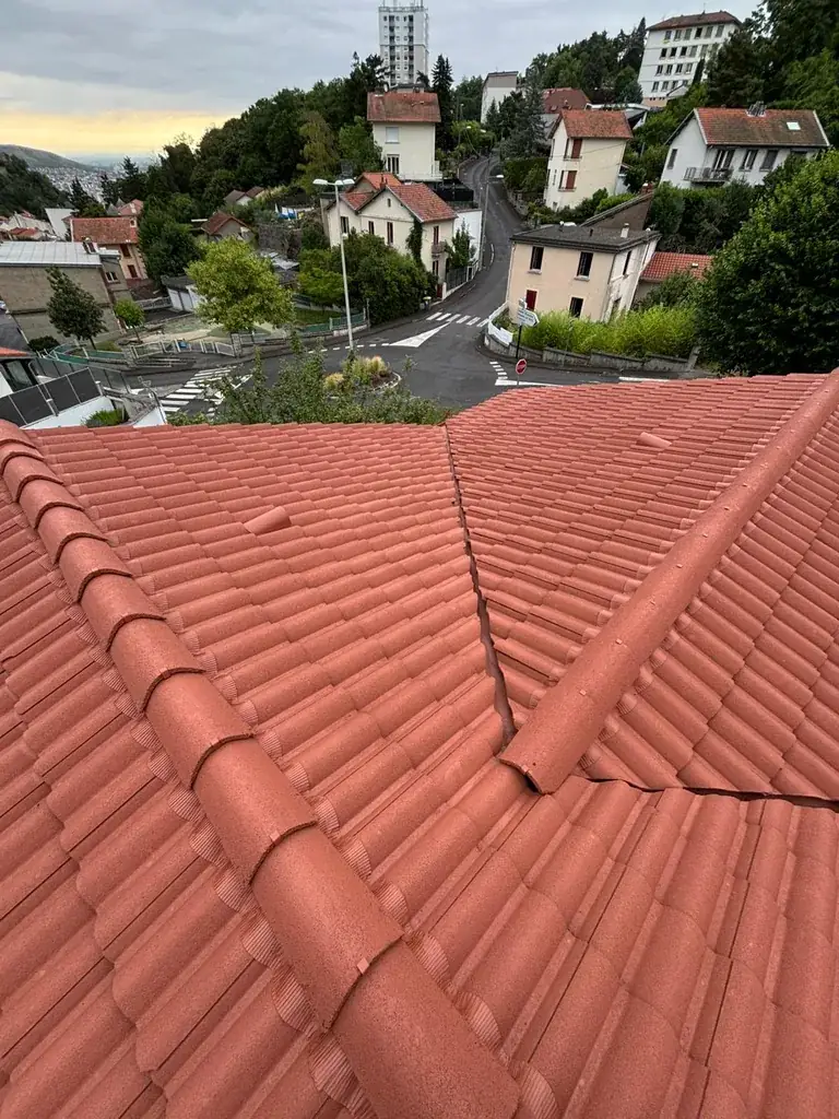 Toiture rénovée par Toit des Dômes à Clermont-Ferrand (98) — vue rapprochée