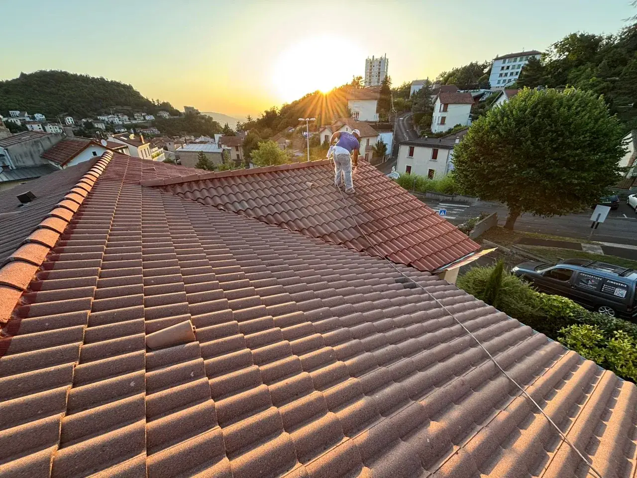 Toiture rénovée par Toit des Dômes à Clermont-Ferrand (99) — vue d'ensemble