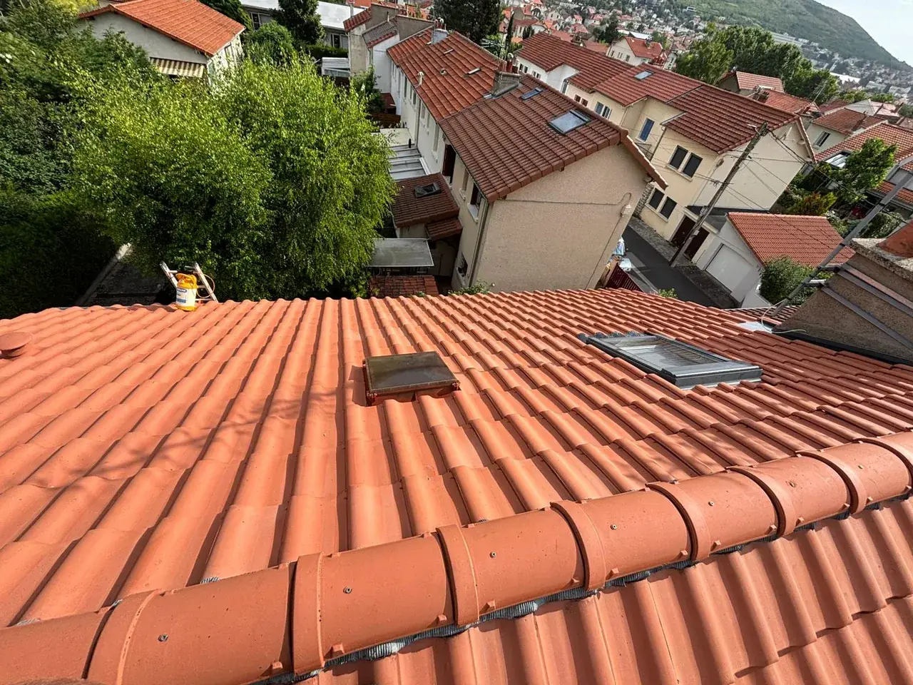 Toiture rénovée par Toit des Dômes à Clermont-Ferrand (104) — vue d'ensemble
